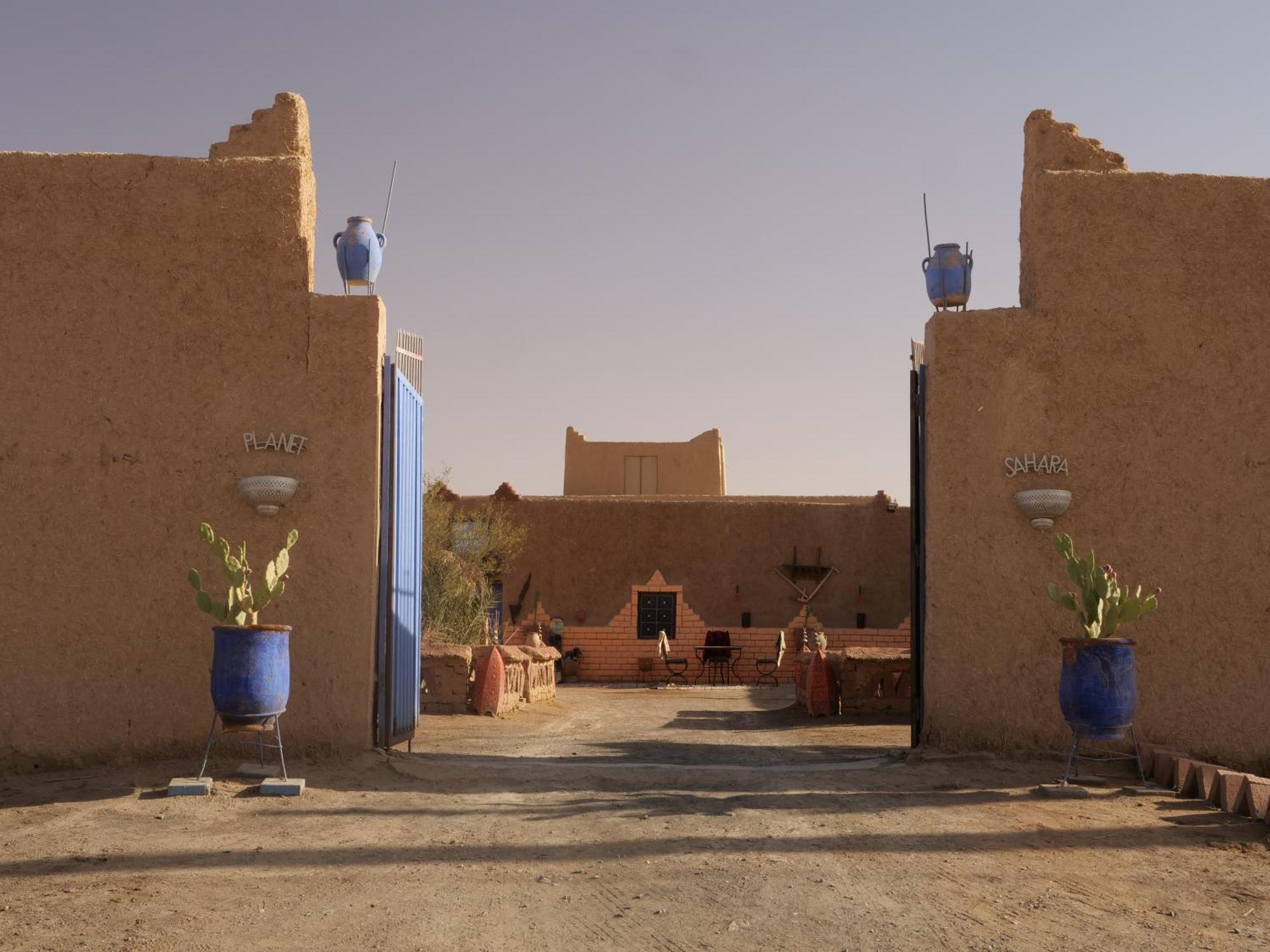 Planet Sahara Hotel Merzouga Bagian luar foto